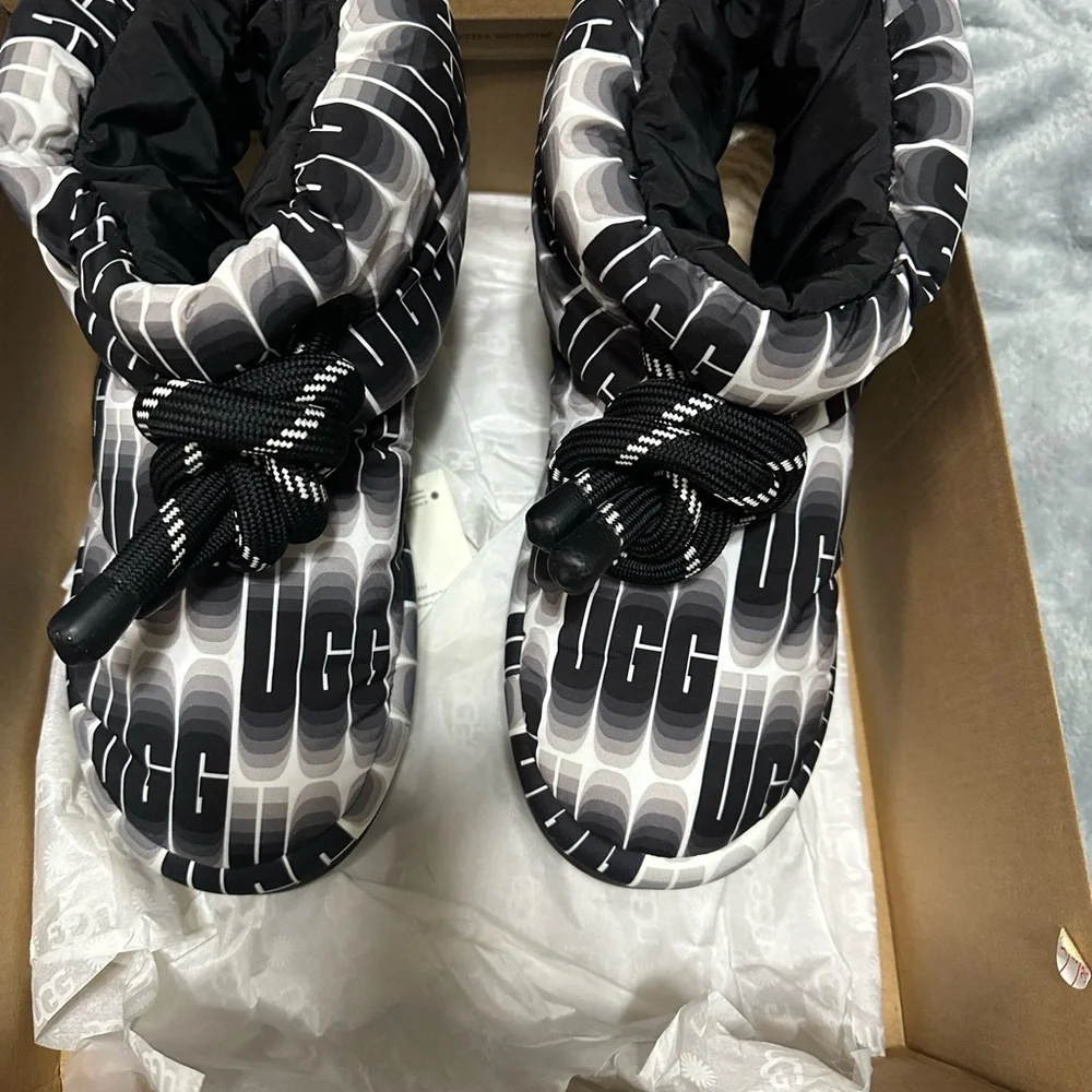 CLOSET CLOSING UGG Puffer Booties - Picture 5 of 10
